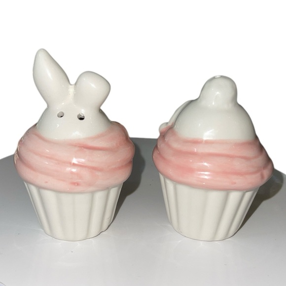 Cupcakes Bunny Salt and Pepper Shakers - Picture 6 of 10